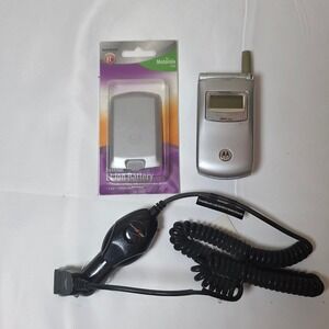Motorola T720 Flip Phone Silver Verizon with New RadioShack Battery and Charger